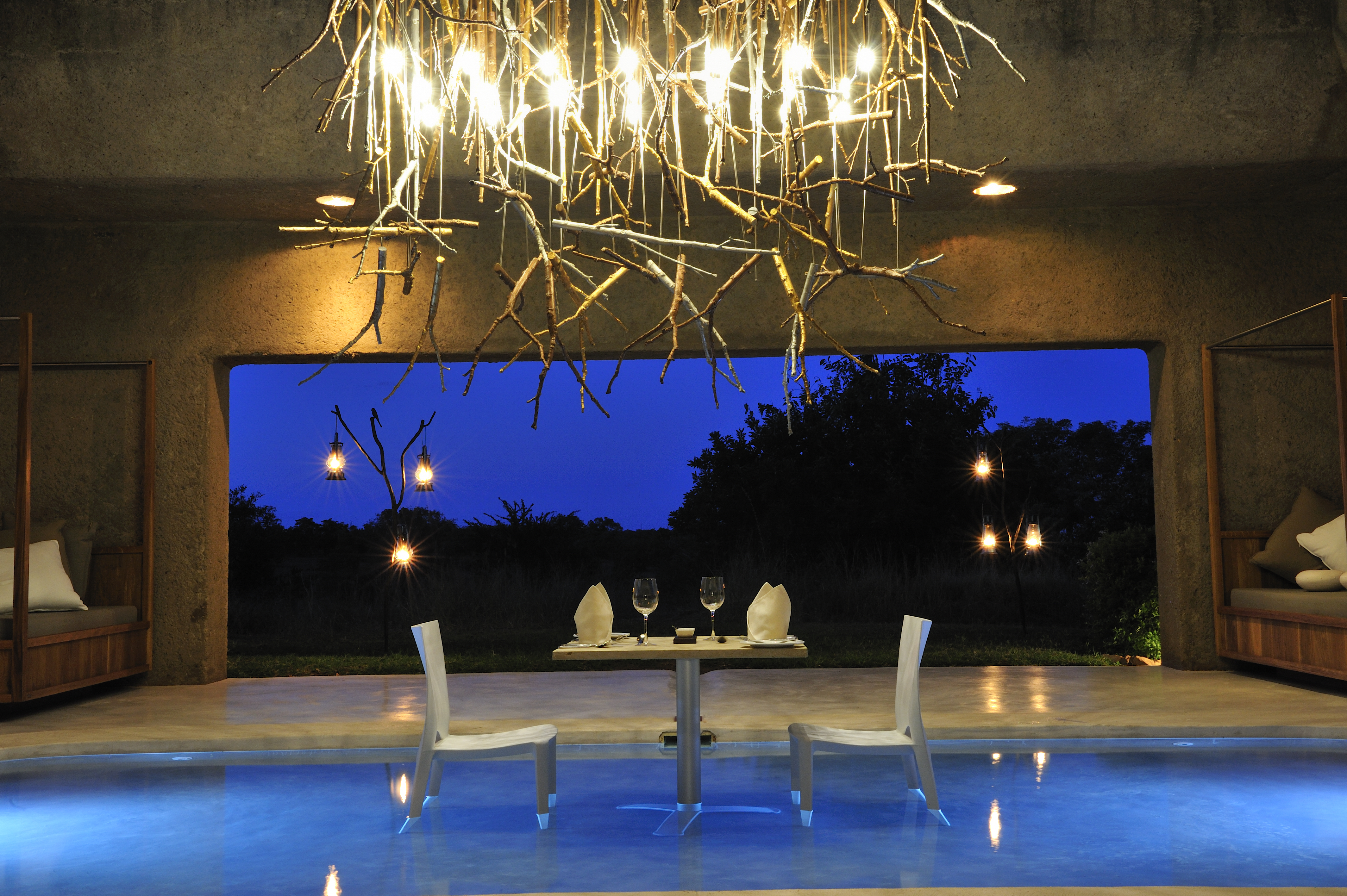 <p>The Sabi Sabi Earth Lodge features a stylish Day Bar, which is located within the lodge's main lounge area. The Day Bar is open throughout the day and offers a selection of refreshing beverages and light snacks</p>